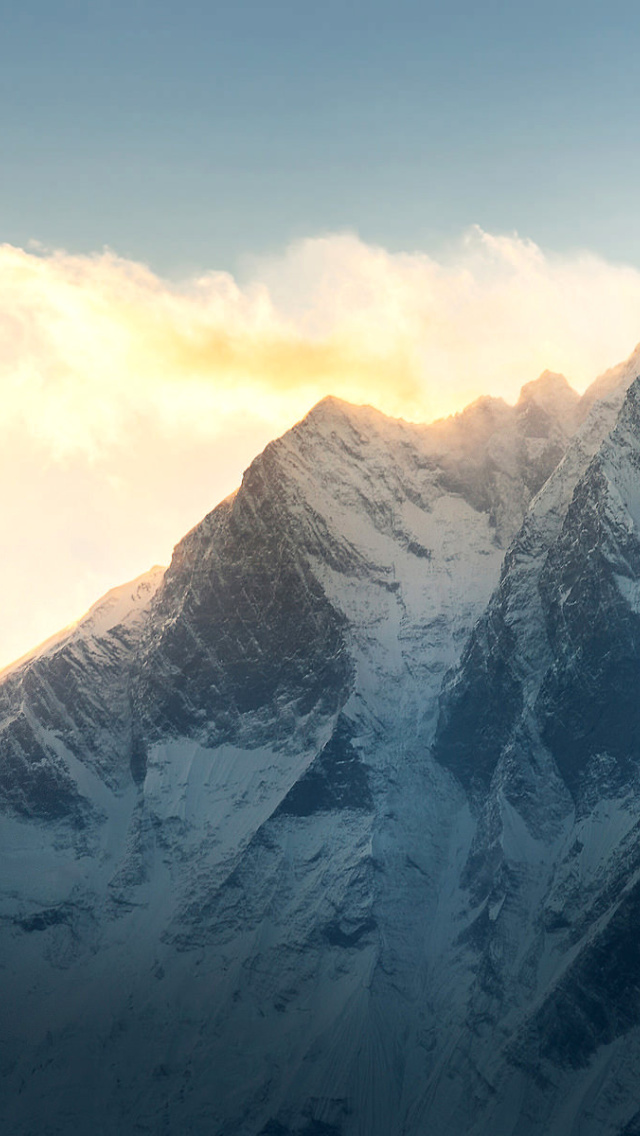 Everest in Nepal wallpaper 640x1136