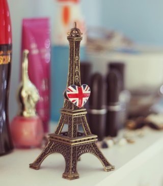 Toy Eiffel Tower - Obrázkek zdarma pro Nokia Asha 306