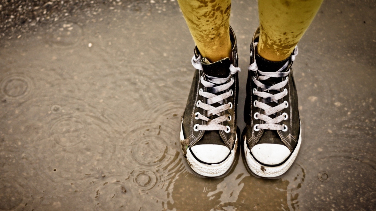 Das Sneakers And Rain Wallpaper 1280x720