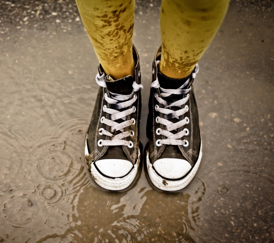 Das Sneakers And Rain Wallpaper 960x854