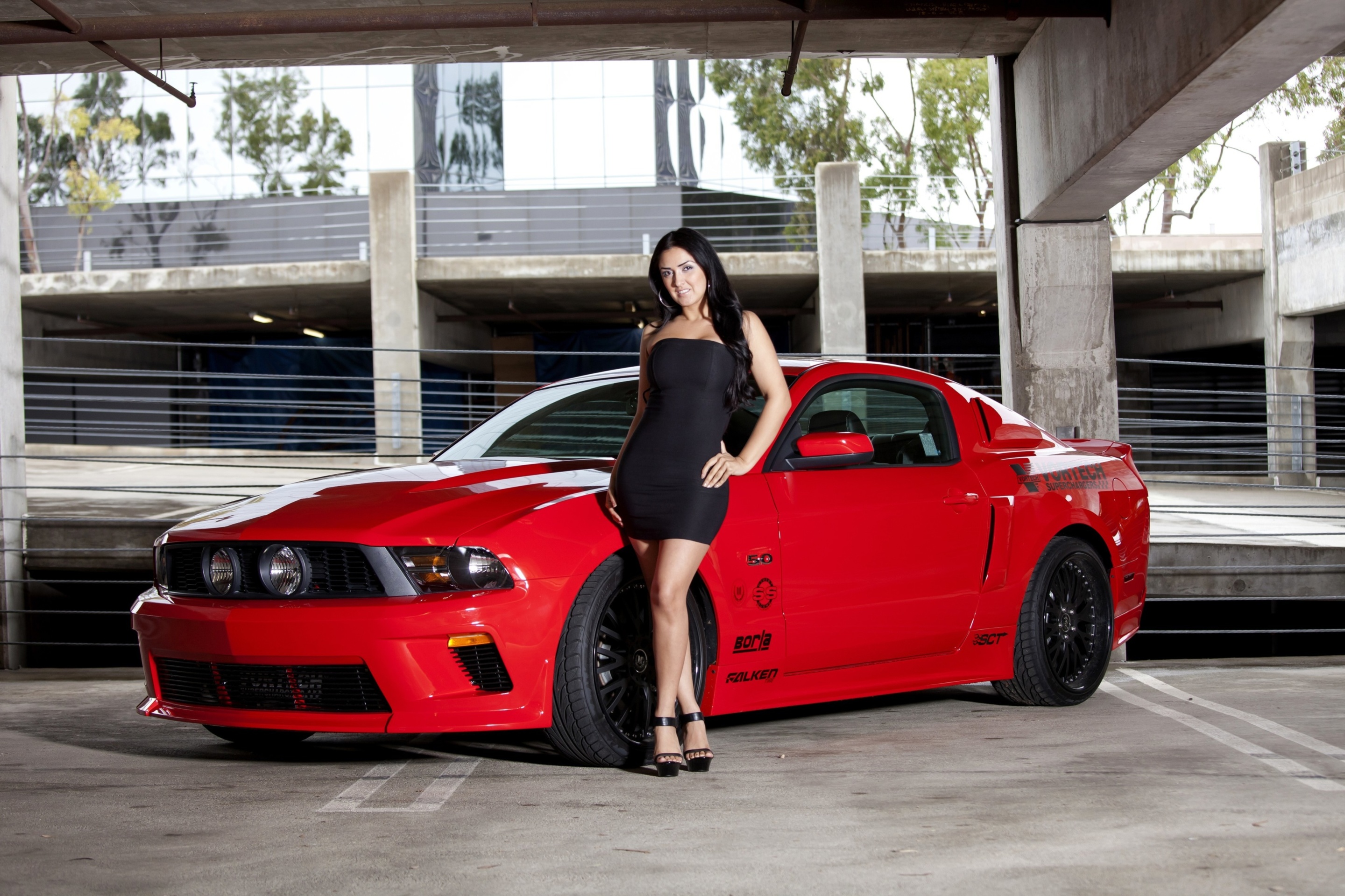 Обои Ford Mustang GT Vortech with Brunette Girl 2880x1920