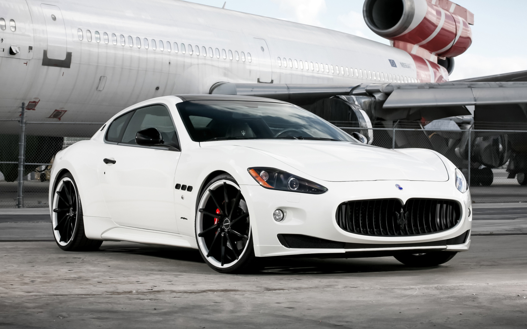 Fondo de pantalla Maserati 1680x1050