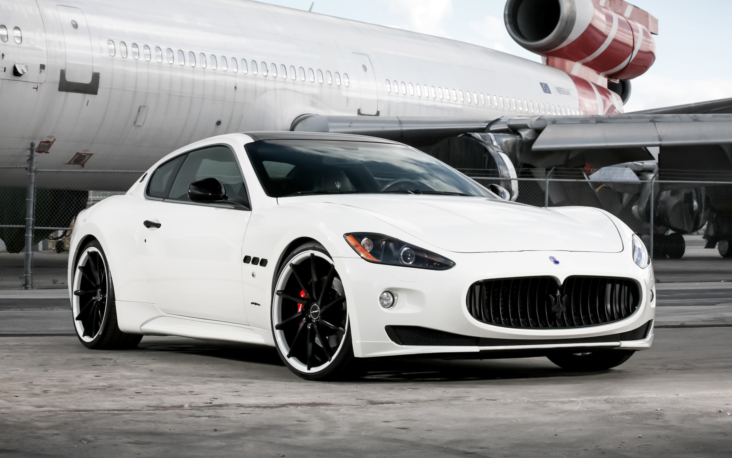 Обои Maserati 2560x1600