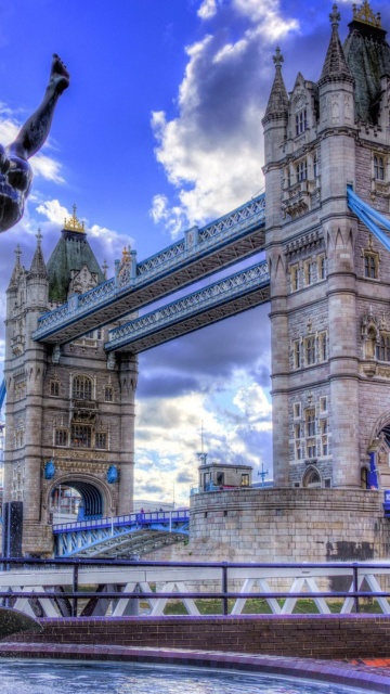 Fondo de pantalla Tower Bridge in London 360x640