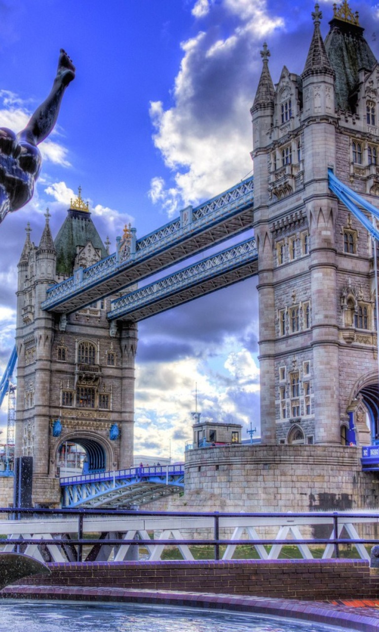 Обои Tower Bridge in London 768x1280