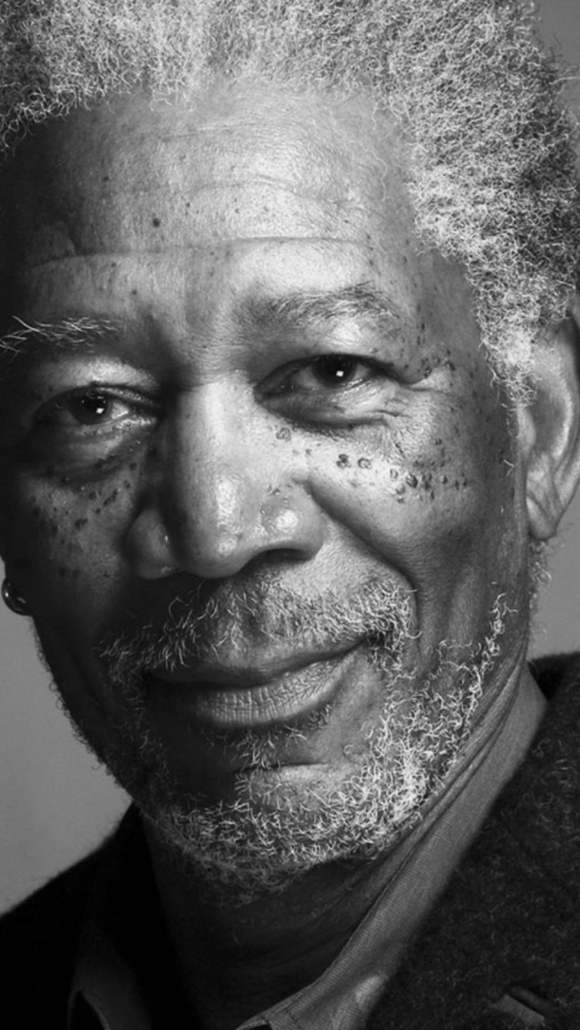 Screenshot №1 pro téma Morgan Freeman Portrait In Black And White 640x1136