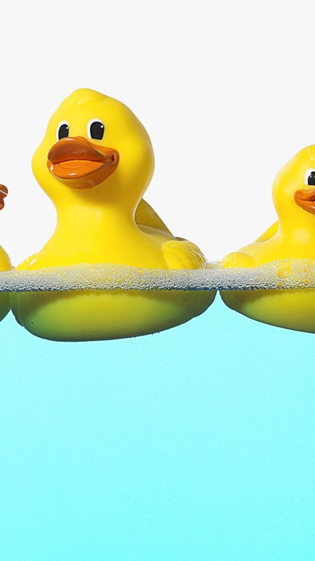 Das Rubber Ducks Taking Bath Wallpaper 1080x1920