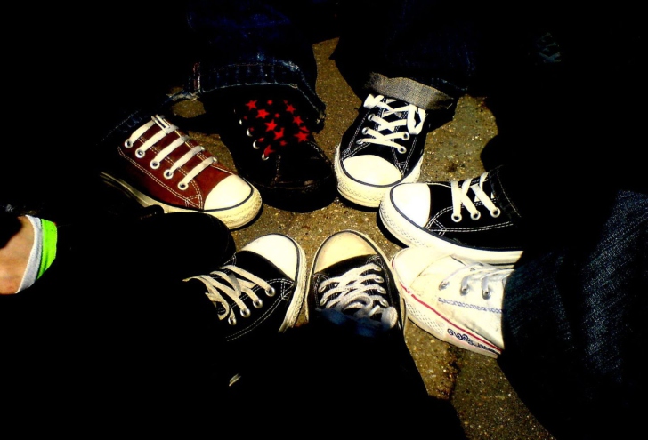 Das Emo Allstar Shoes Wallpaper