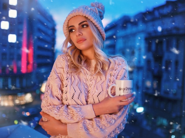 Das Winter stylish woman Wallpaper 640x480