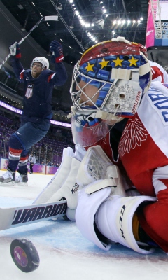 Screenshot №1 pro téma Usa Russia Hockey Olympics 240x400