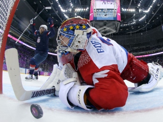 Screenshot №1 pro téma Usa Russia Hockey Olympics 320x240