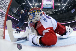 Usa Russia Hockey Olympics - Obrázkek zdarma pro 220x176
