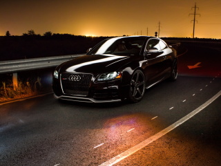 Das Audi RS5 Wallpaper 320x240