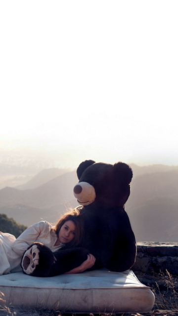 Sfondi Girl Hugging A Big Teddy Bear 360x640