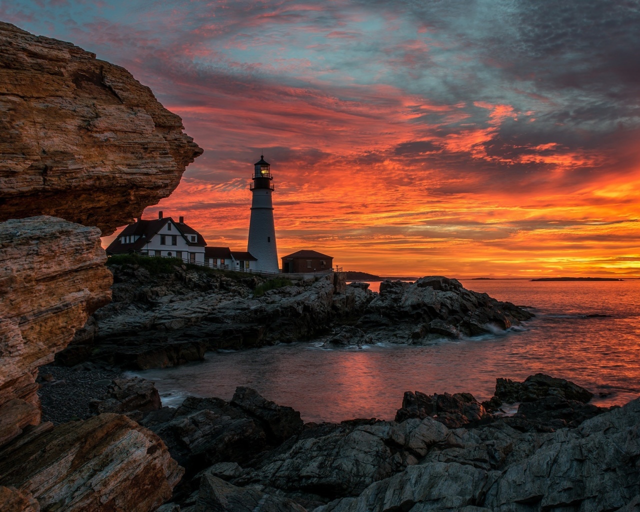 Обои Sunset and lighthouse 1280x1024