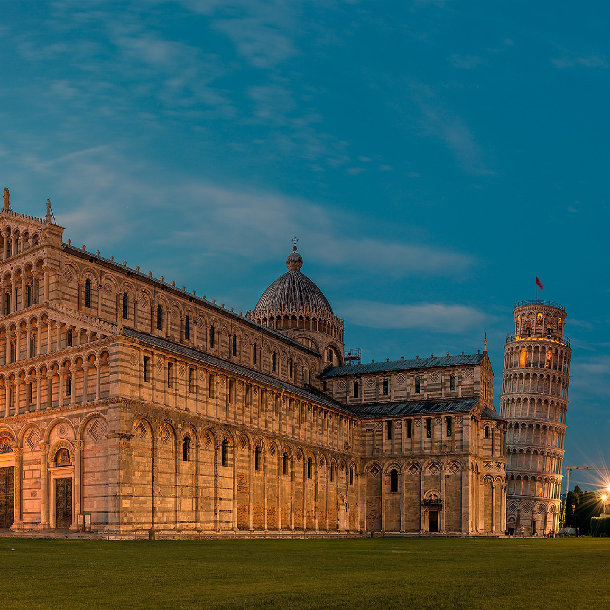 Pisa Cathedral and Leaning Tower wallpaper 2048x2048
