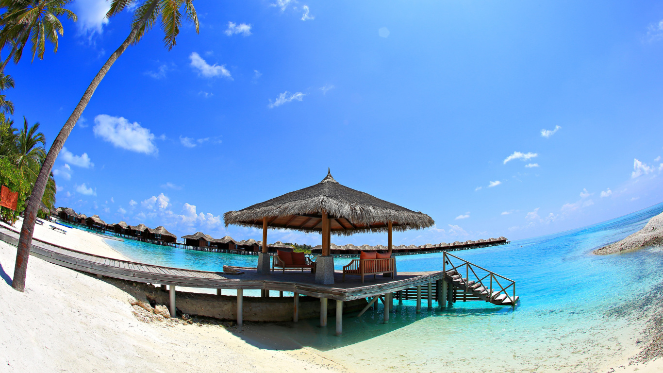 Обои Luxury Bungalows in Maldives Resort 1366x768
