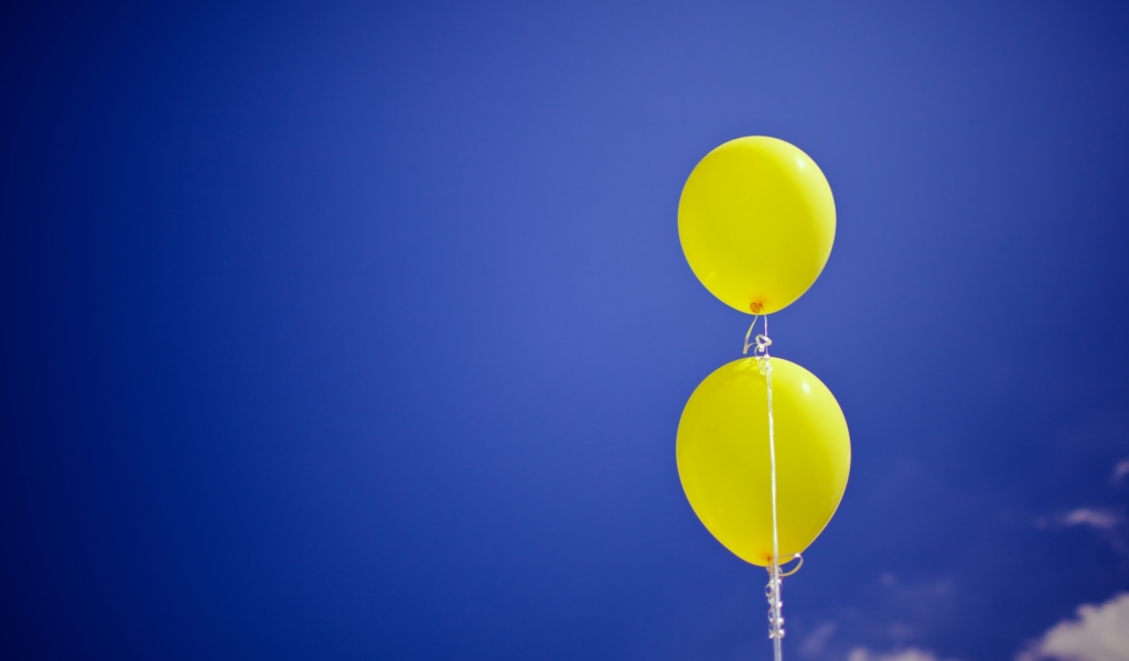 Das Yellow Balloons In The Blue Sky Wallpaper 1024x600
