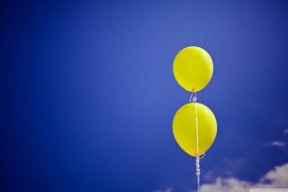 Yellow Balloons In The Blue Sky - Obrázkek zdarma 