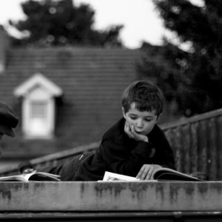 Reading On The Roof - Obrázkek zdarma pro 208x208