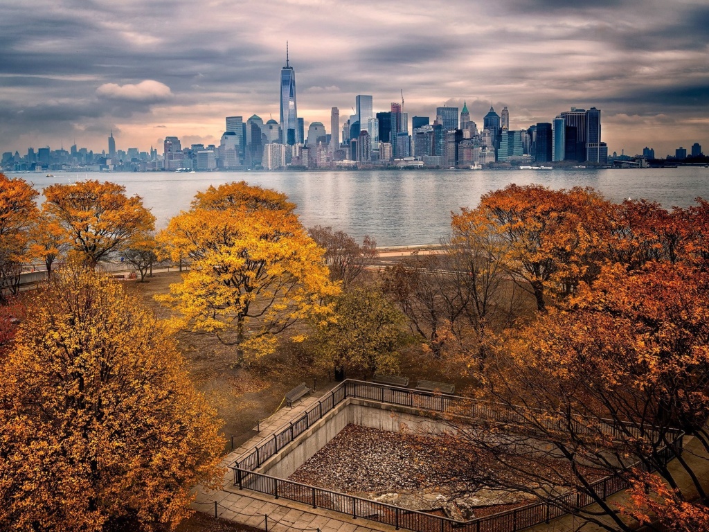 Manhattan Autumn wallpaper 1024x768