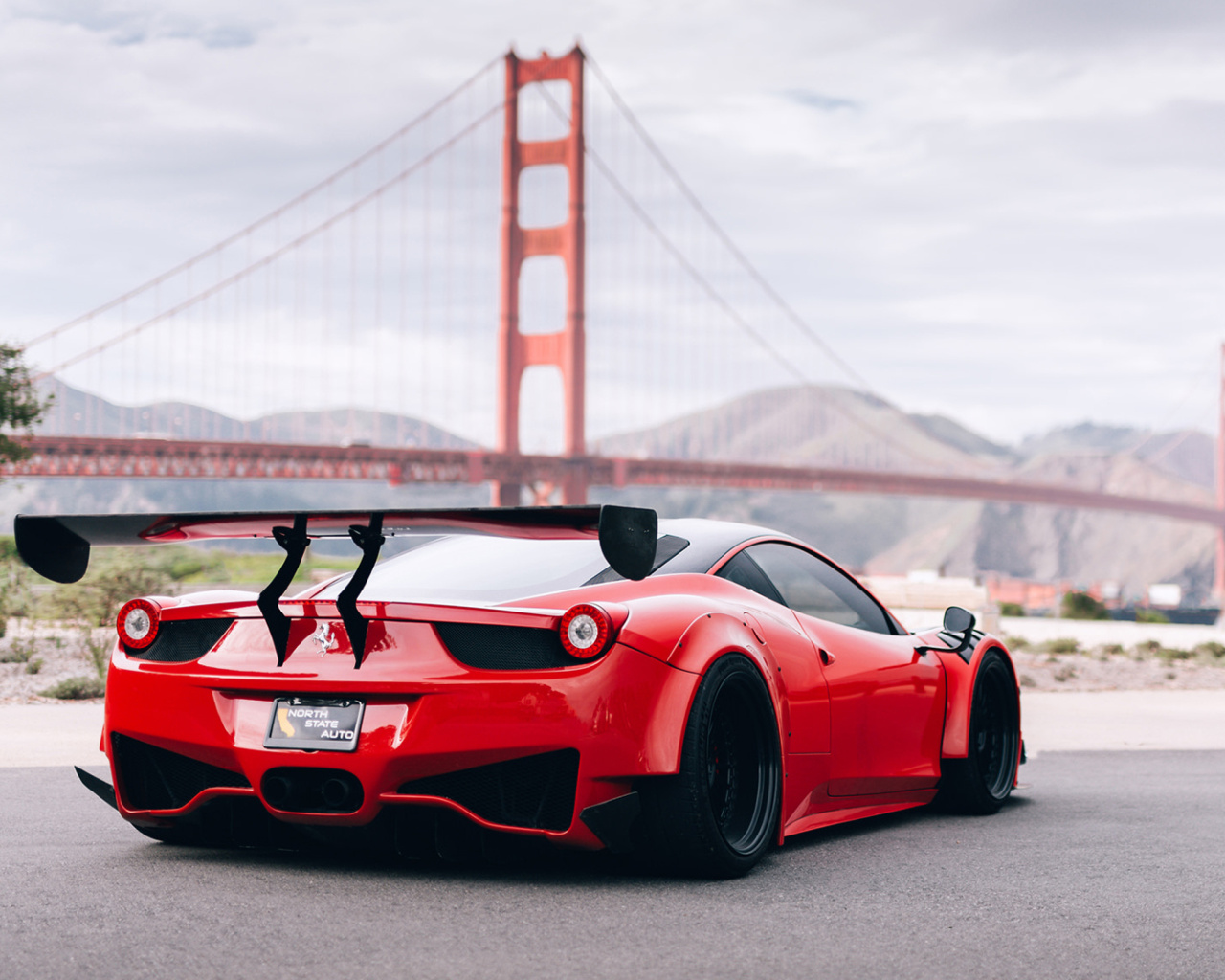 Fondo de pantalla Ferrari 458 Italia near Golden Gate Bridge 1280x1024