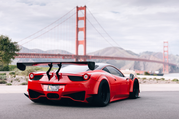 Обои Ferrari 458 Italia near Golden Gate Bridge