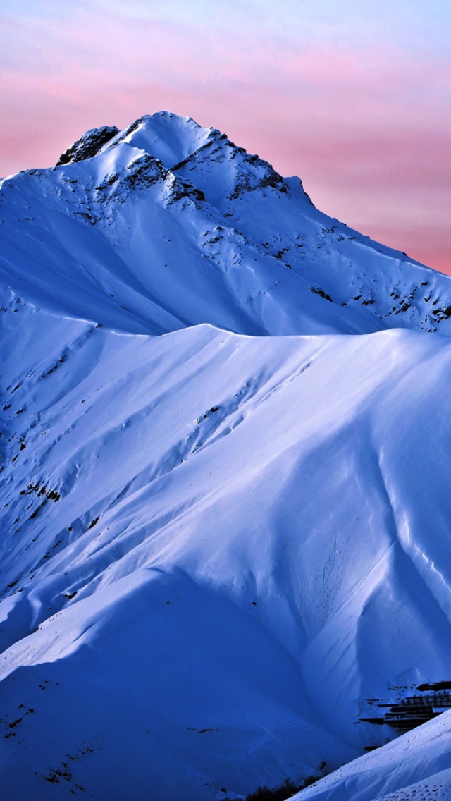 Das Snowy Mountains And Purple Horizon Wallpaper 640x1136