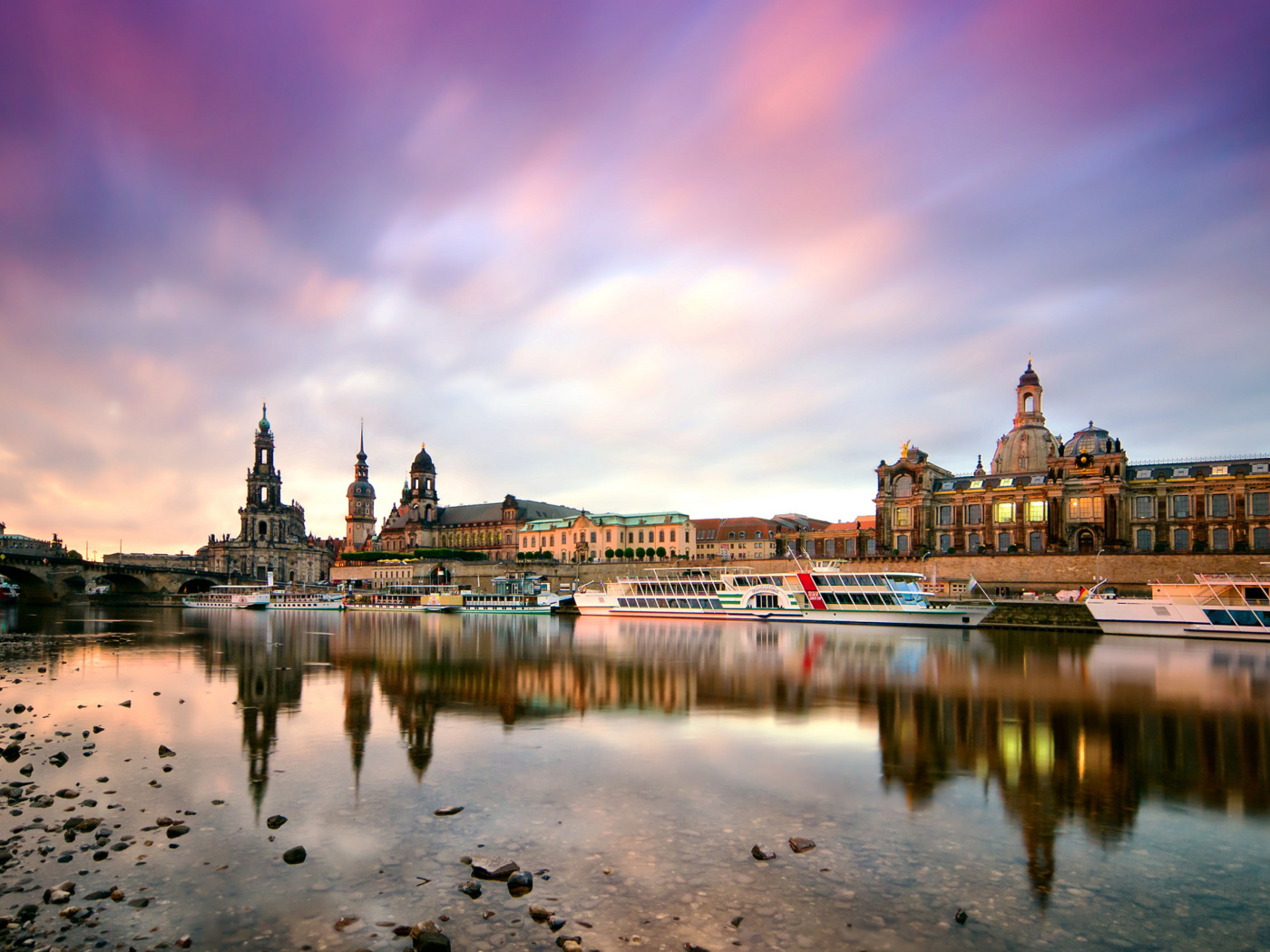 Dresden on Elbe River near Zwinger Palace wallpaper 1400x1050