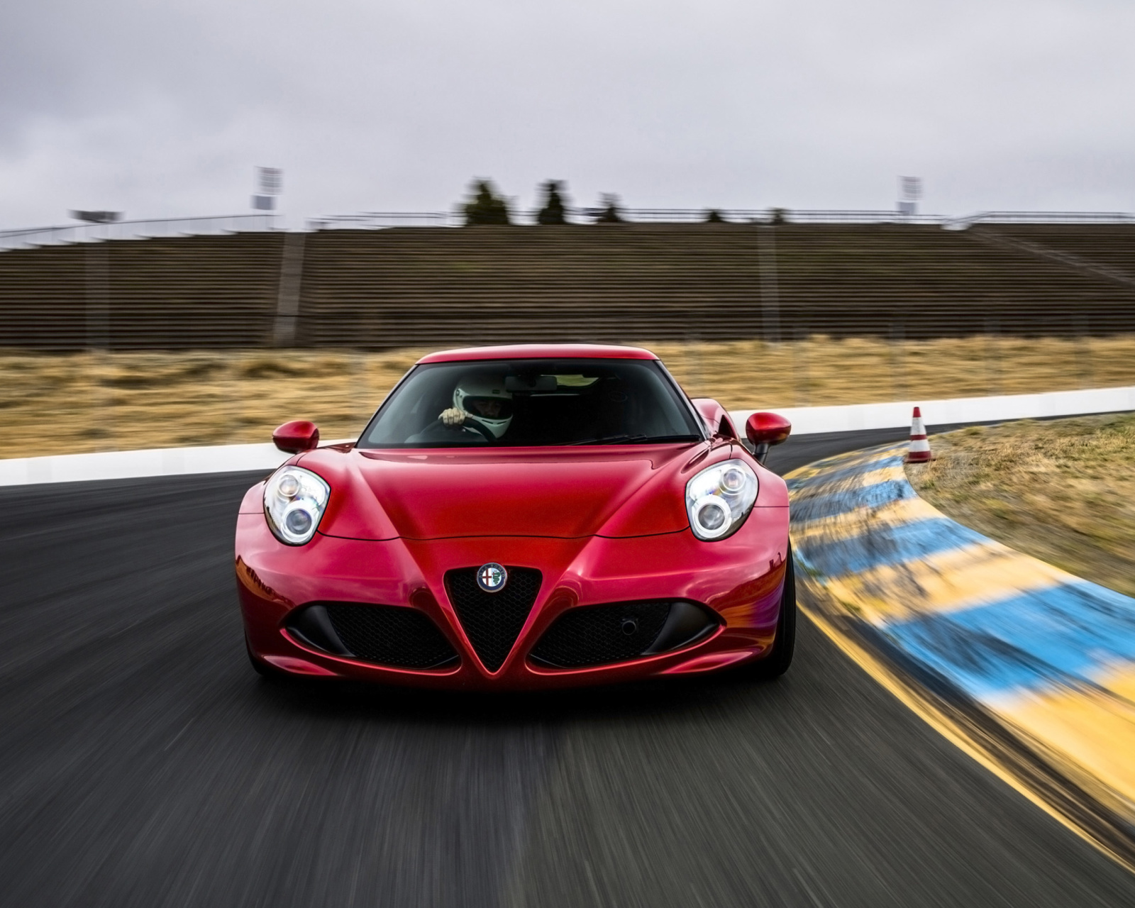 Fondo de pantalla Alfa Romeo 4C 1600x1280