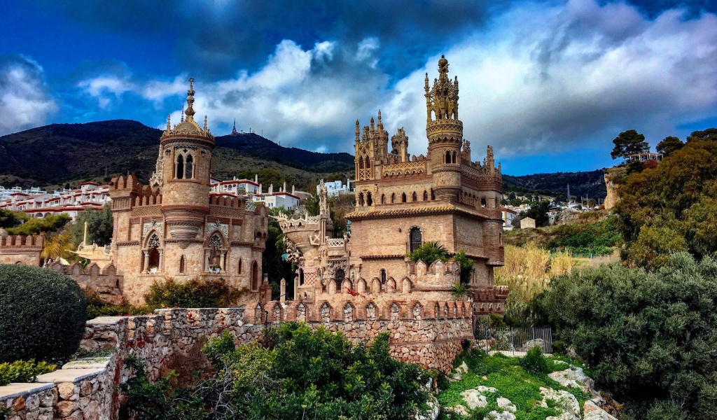 Das Castillo de Colomares in Spain Benalmadena Wallpaper 1024x600