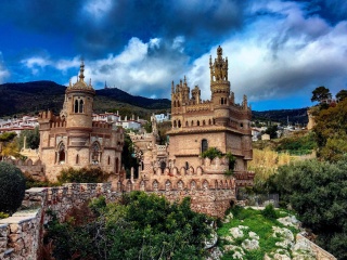 Sfondi Castillo de Colomares in Spain Benalmadena 320x240