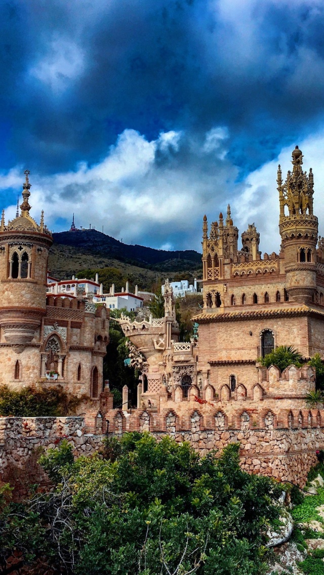 Fondo de pantalla Castillo de Colomares in Spain Benalmadena 640x1136