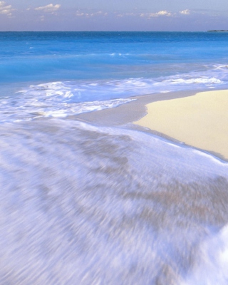 White Beach And Blue Water - Obrázkek zdarma pro 360x640