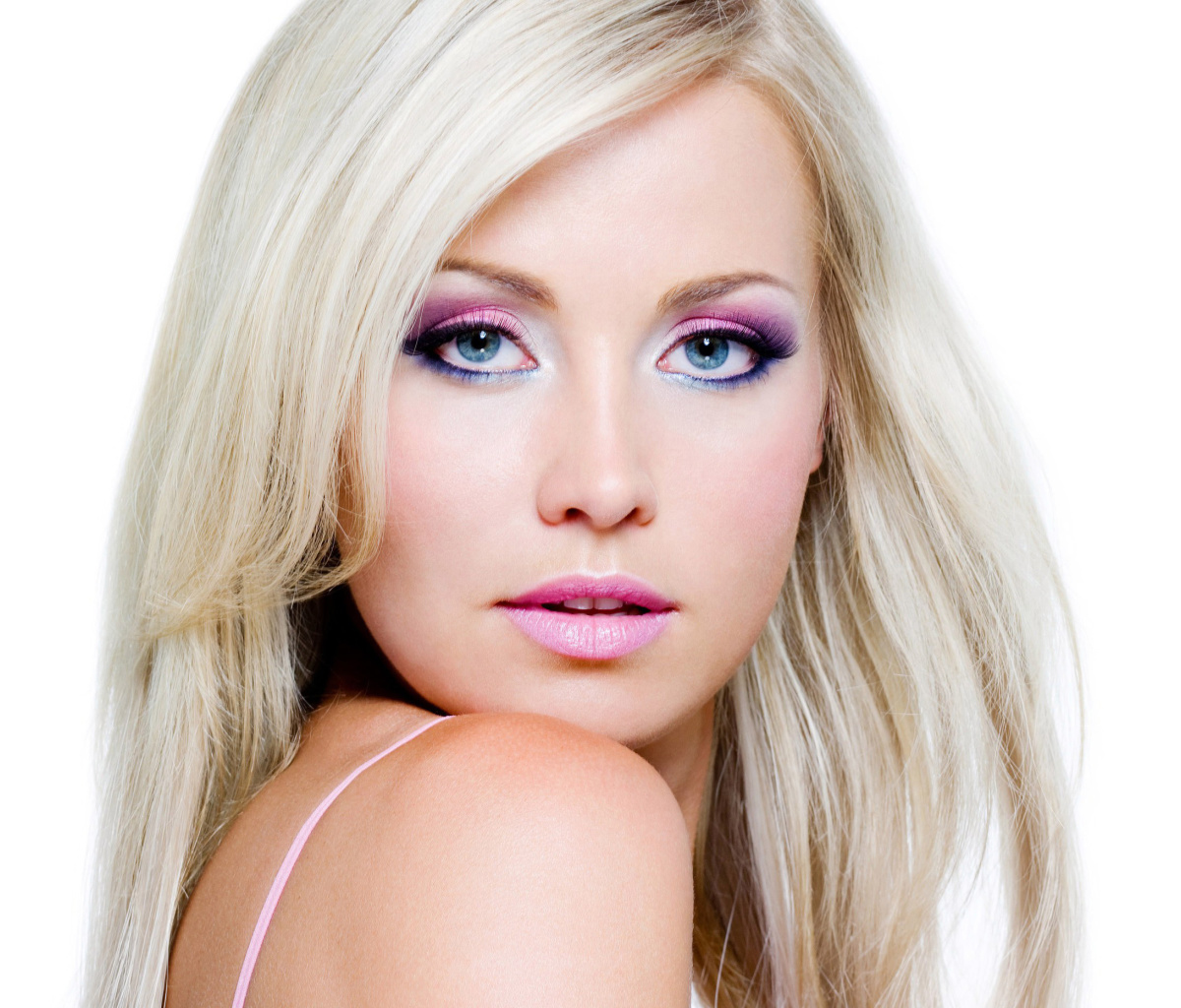 Screenshot №1 pro téma Blonde with Perfect Makeup 1200x1024