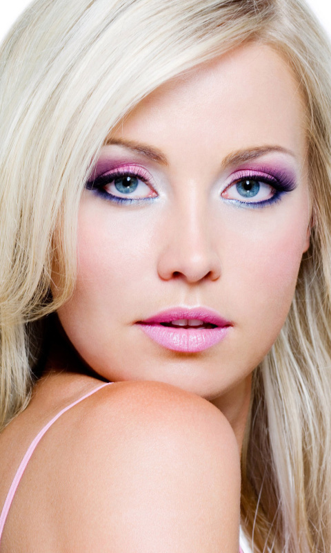 Screenshot №1 pro téma Blonde with Perfect Makeup 480x800