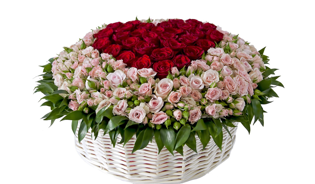 Обои Basket of Roses from Florist 1024x600