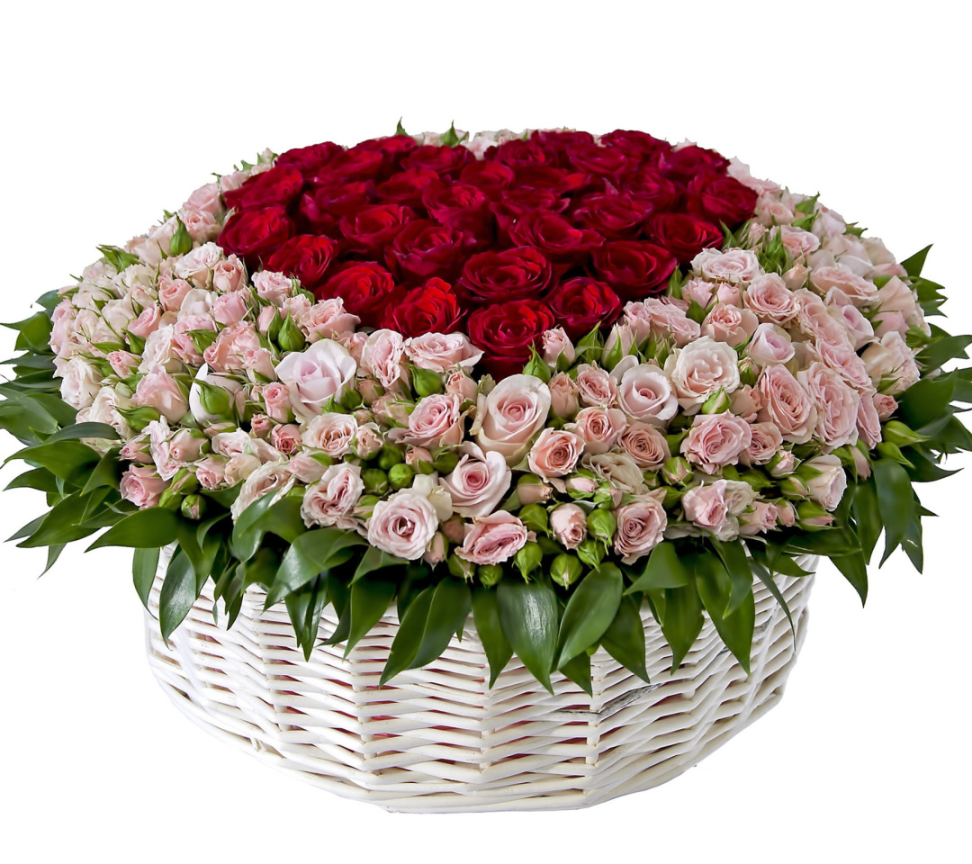 Обои Basket of Roses from Florist 1080x960