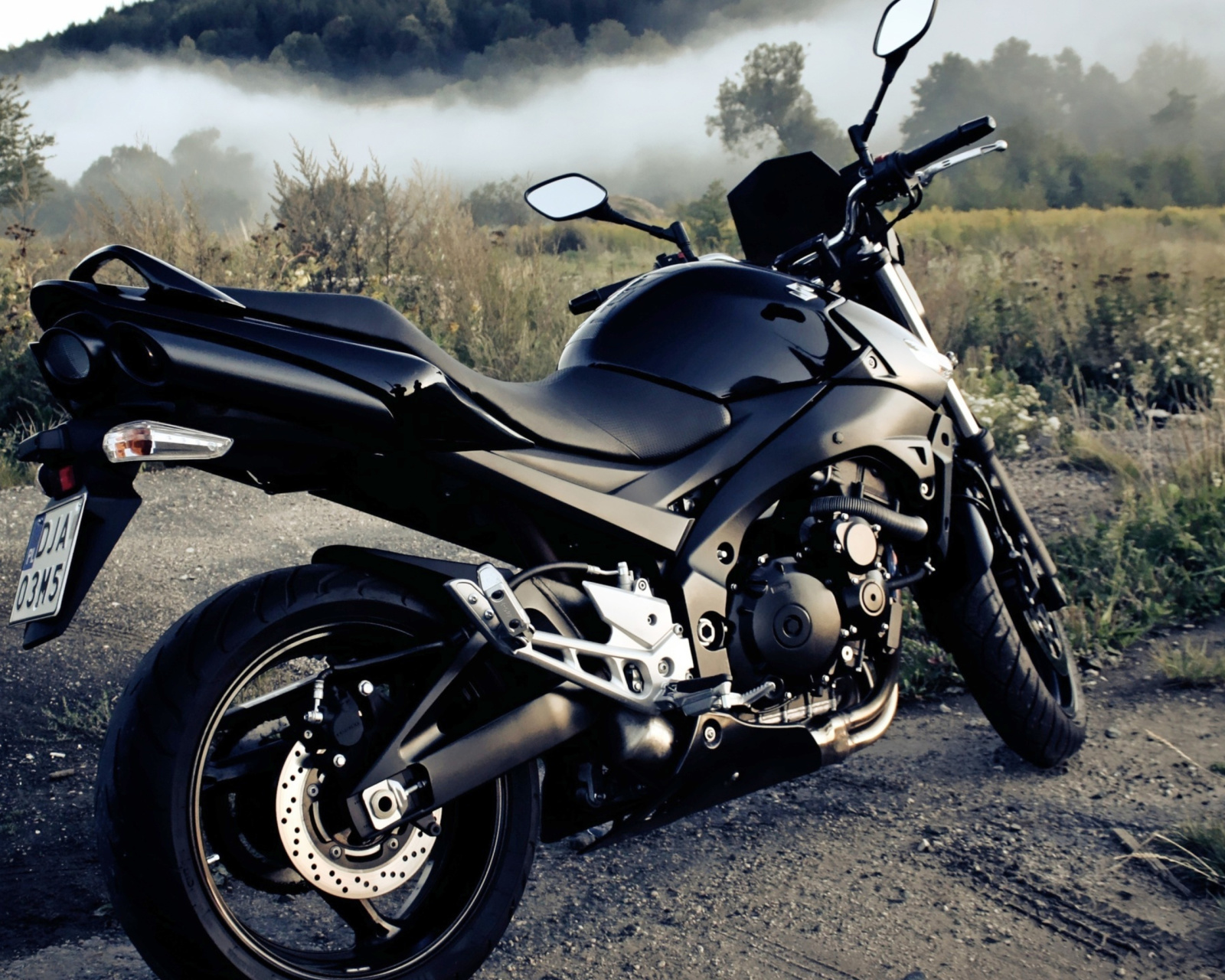 Screenshot №1 pro téma Suzuki GSXR 600 Bike 1600x1280
