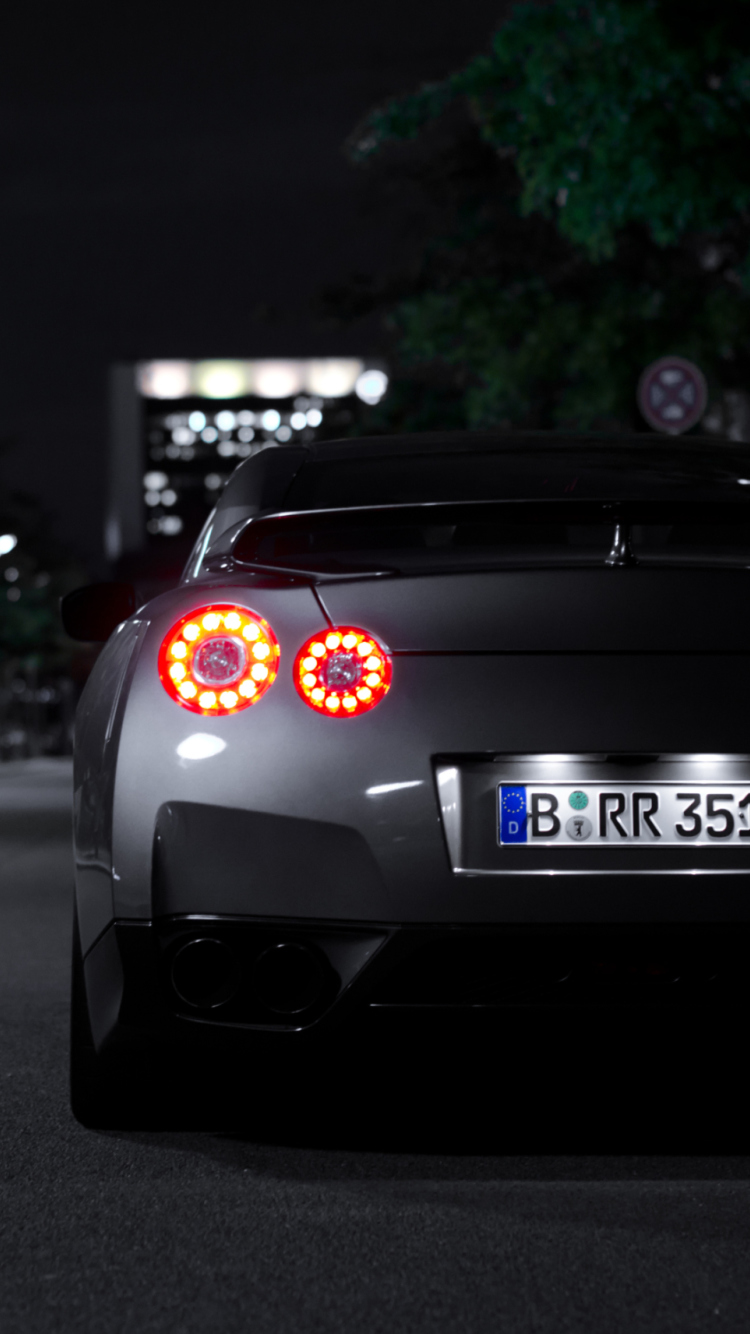 Обои Nissan GT-R 750x1334