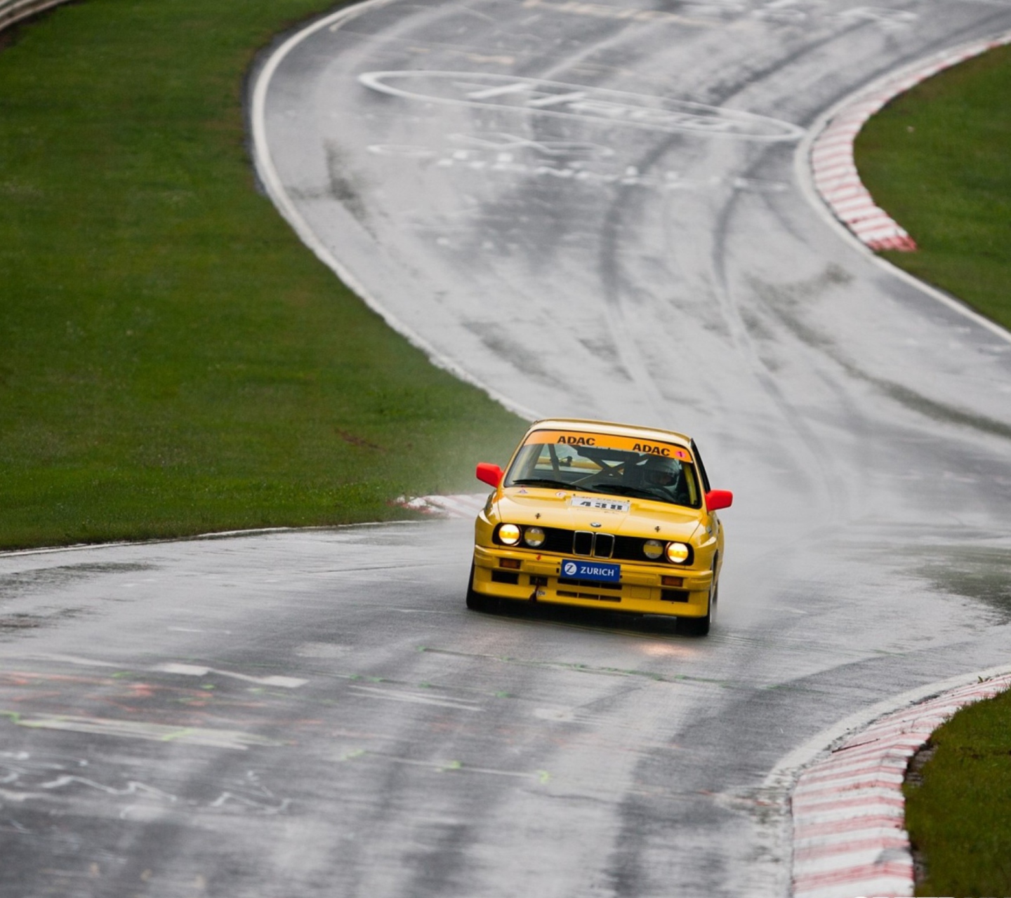 Old Bmw On Speedway wallpaper 1440x1280