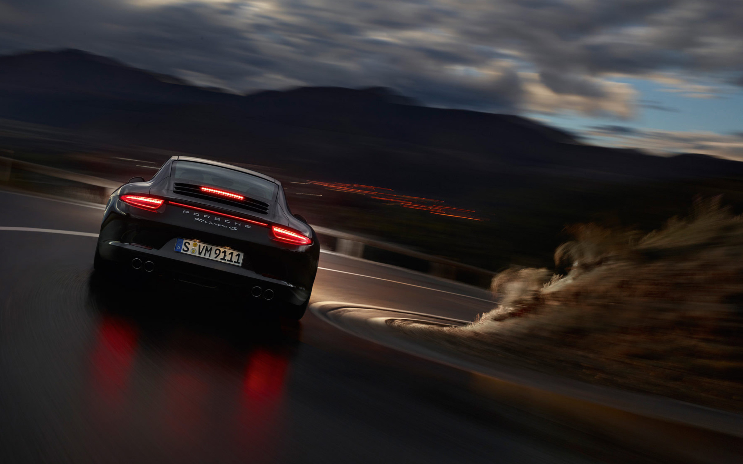 Screenshot №1 pro téma Porsche Carrera 4 Night Drive 2560x1600