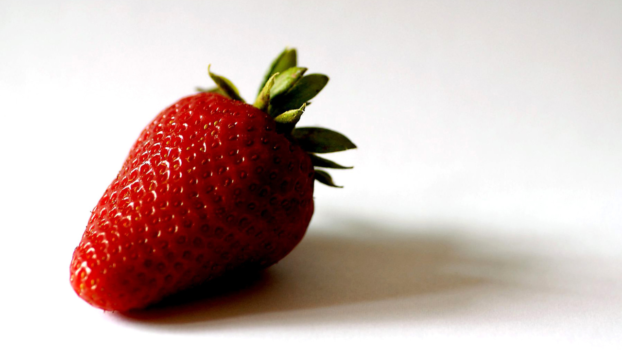 Обои Strawberry 3D Wallpaper 1280x720
