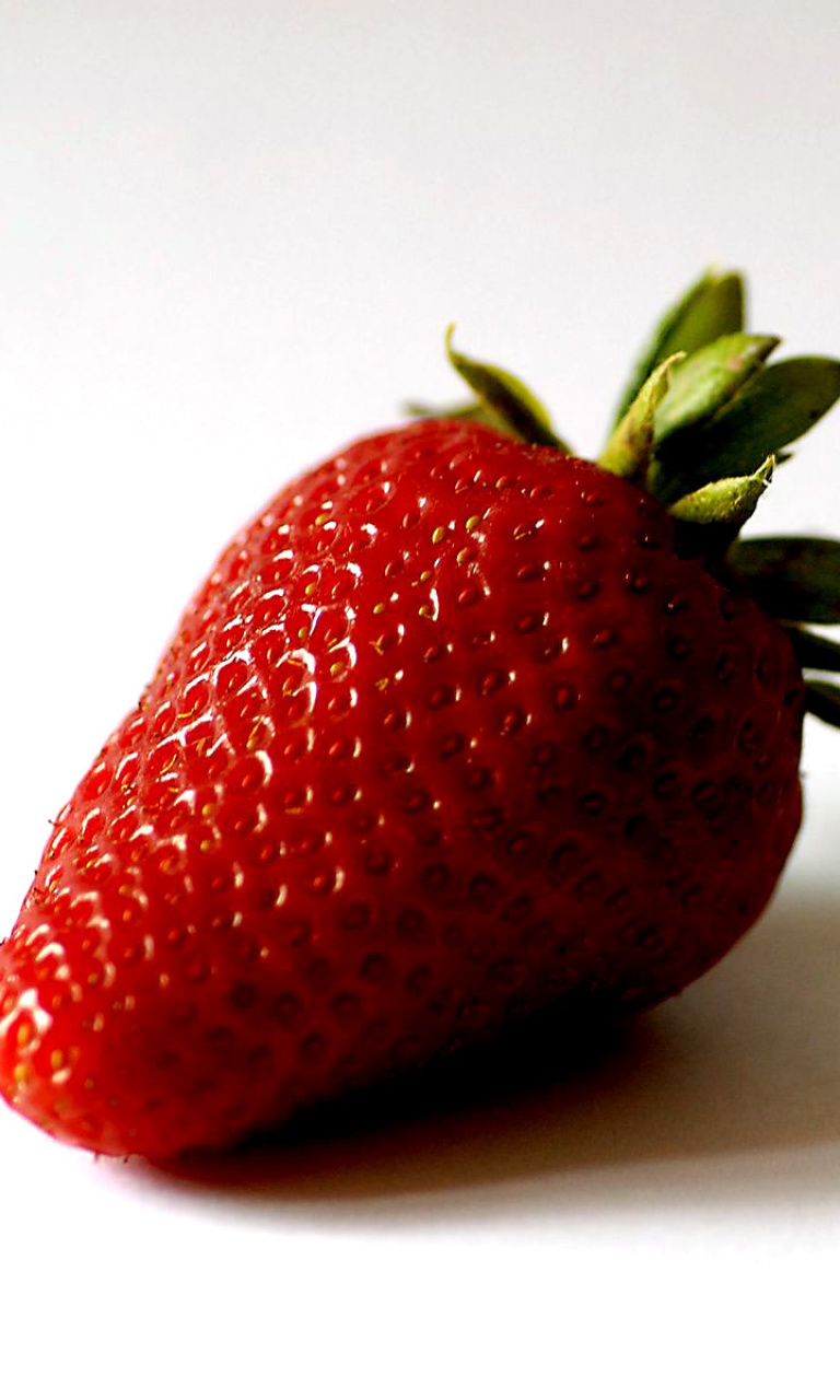 Обои Strawberry 3D Wallpaper 768x1280
