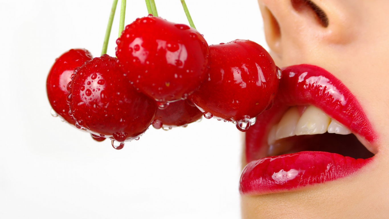 Das Cherry and Red Lips Wallpaper 1366x768