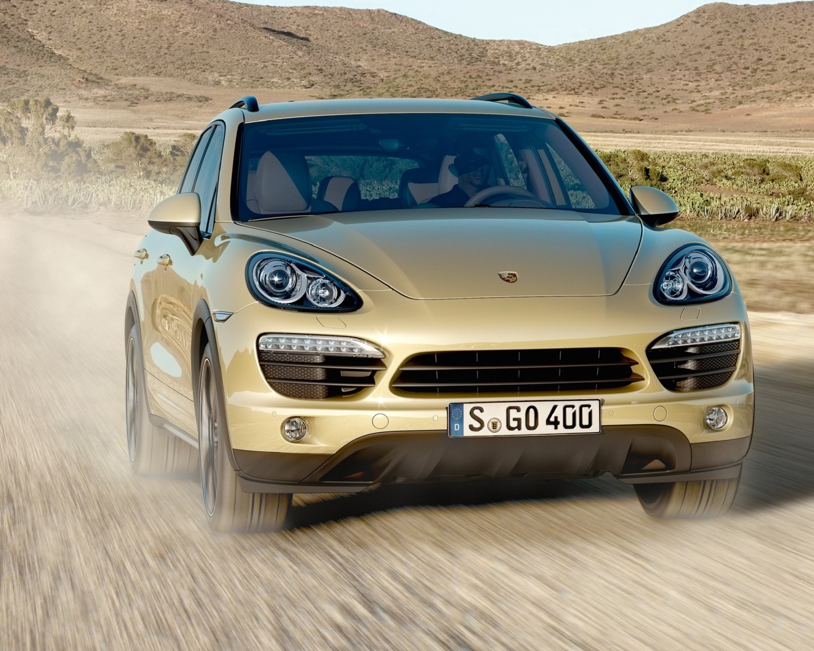 Porsche Cayenne wallpaper 1600x1280