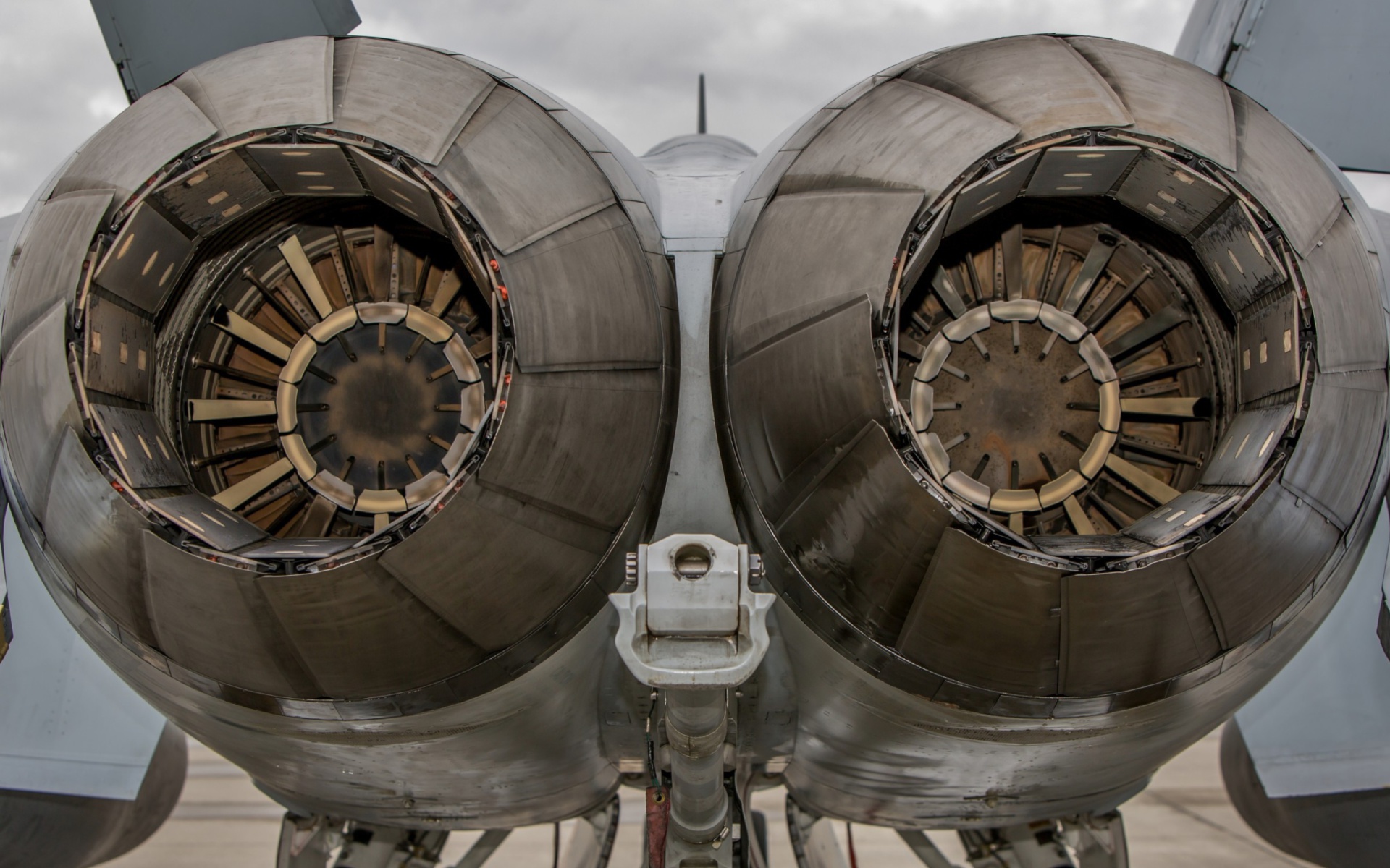Fondo de pantalla Military Fighter Engines 1920x1200