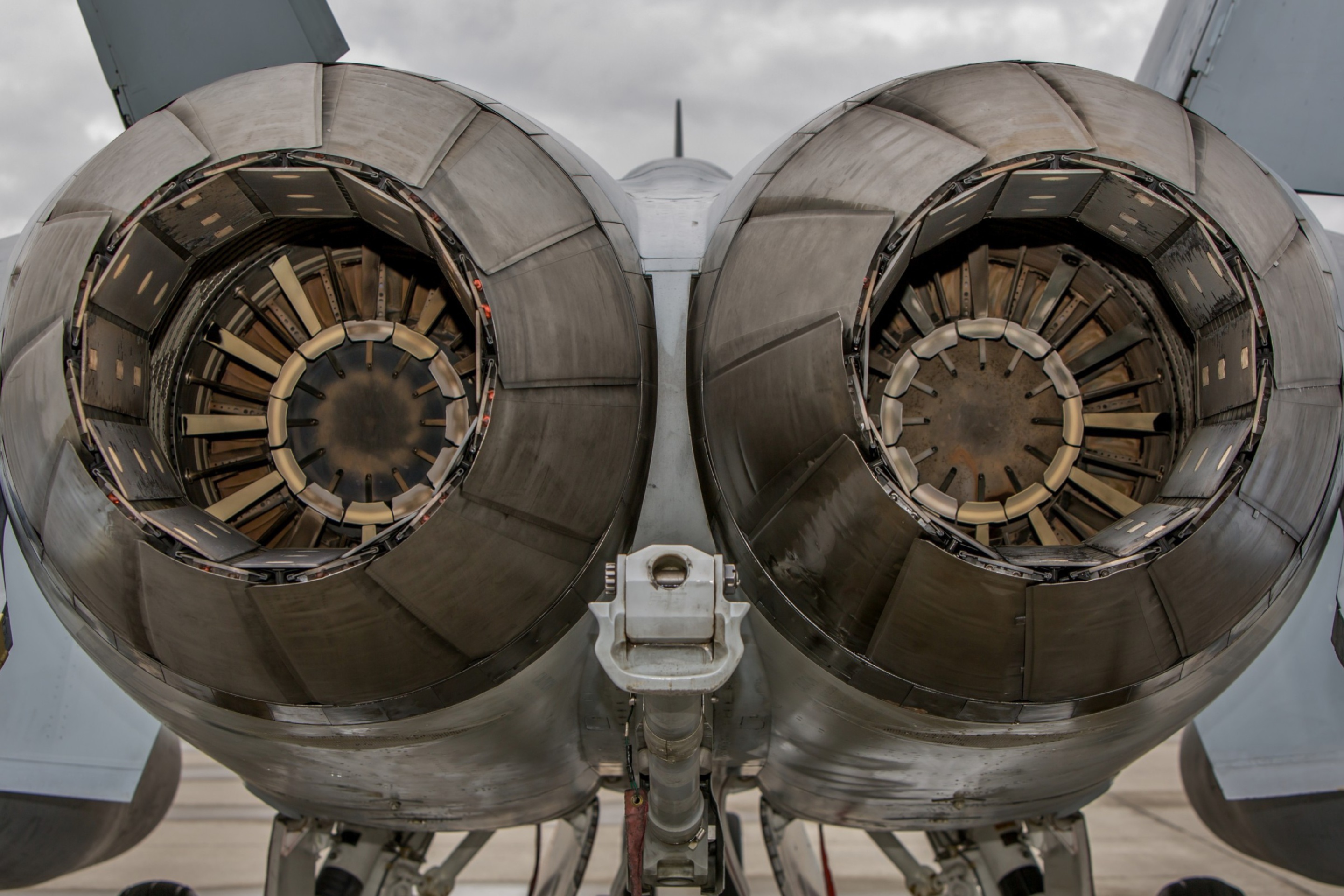 Fondo de pantalla Military Fighter Engines 2880x1920