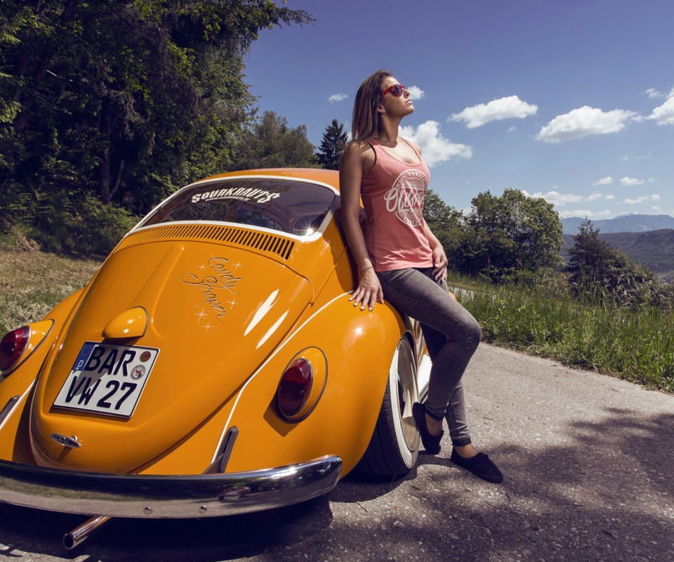 Das Girl with Volkswagen Beetle Wallpaper 960x800