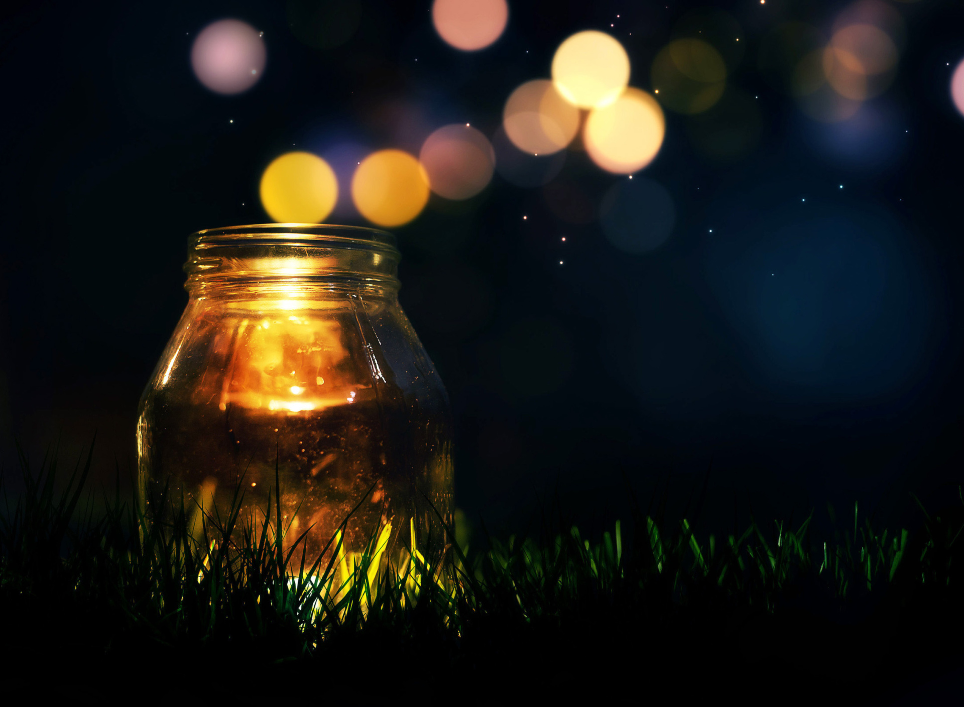 Glass jar in night screenshot #1 1920x1408